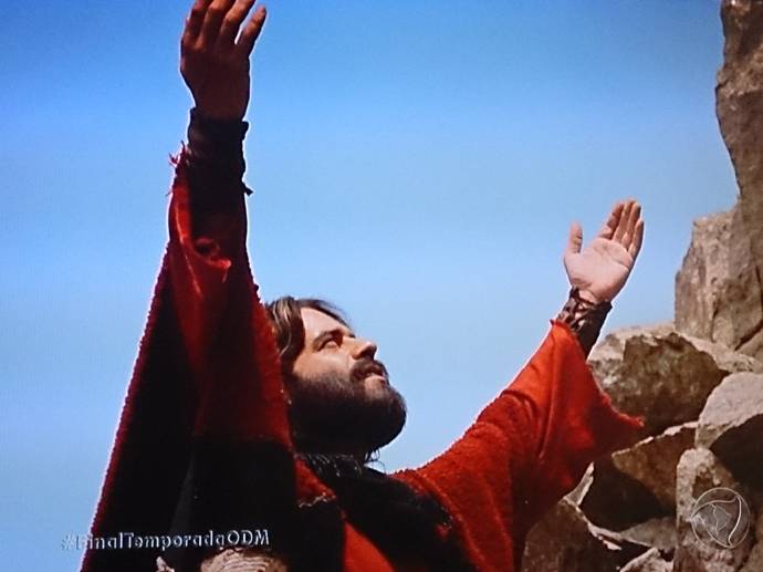 <p>Mois&eacute;s (Guilherme Winter) fala com Deus no &uacute;ltimo cap&iacute;tulo de Os Dez Mandamentos</p>
