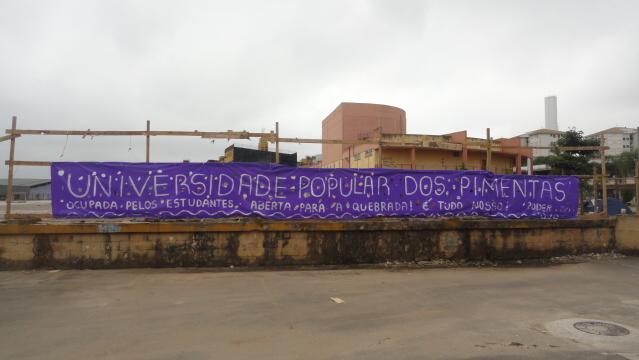 Faixa feita por alunos durante ocupação do campus de Guarulhos