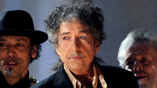 Bob Dylan (centro)