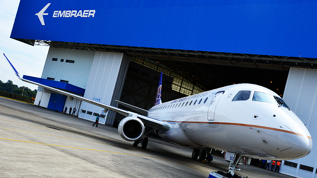 Em 2014, procuradores fizeram uma queixa criminal contra Sonnenfeld e oito ex-funcionários da Embraer, incluindo ex-vice-presidentes, diretores e gerentes