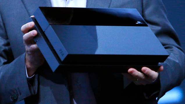 Andrew House, CEO da Sony Computer Entertainment, apresenta o novo Playstation 4, durante a E3