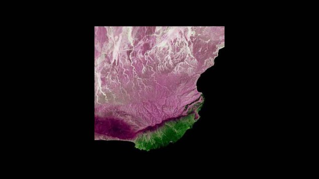 <p>Omã, abril de 2000. Em verde, aparecem as áreas férteis da região de Dhofar, sob o domínio do regime das monções. Em roxo, por contraste, aparece o árido interior do país</p>