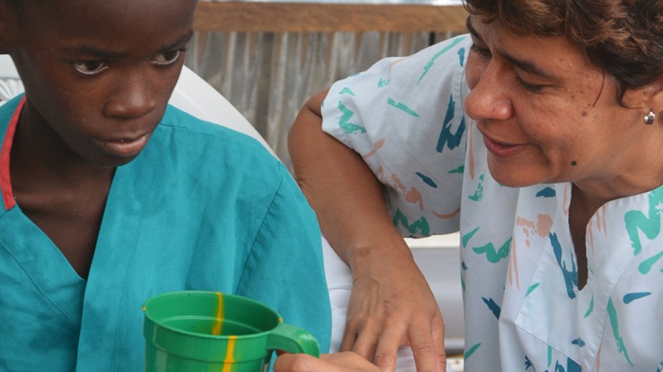 Na Libéria, garoto de 10 anos fica de quarentena após sua mãe morrer de ebola