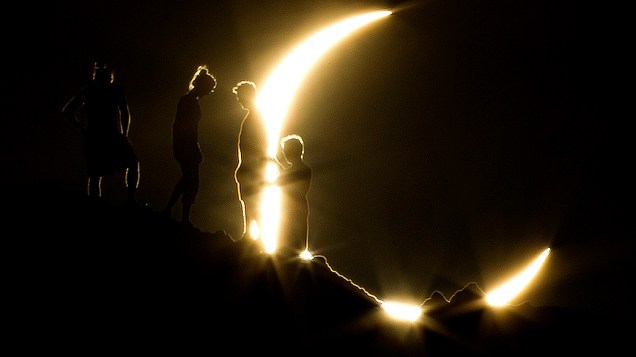<p>Eclipse solar é visto em várias regiões da Ásia, e na sequencia, na costa oeste da América do Norte</p>