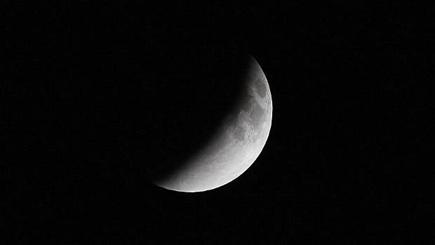 Eclipse lunar: a Lua vai quase desaparecer sob a sombra da Terra na sexta-feira. Saiba como ver