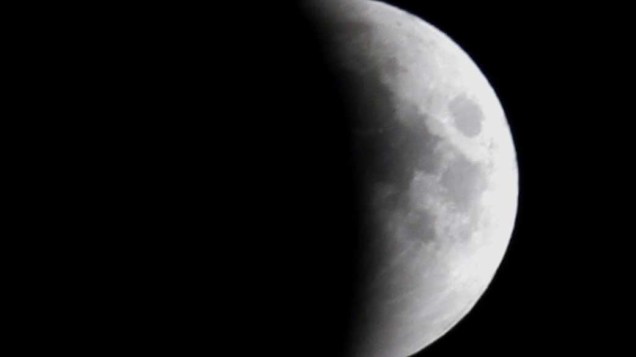 <p>Eclipse da lua visto em Peshawar, Paquistão</p>