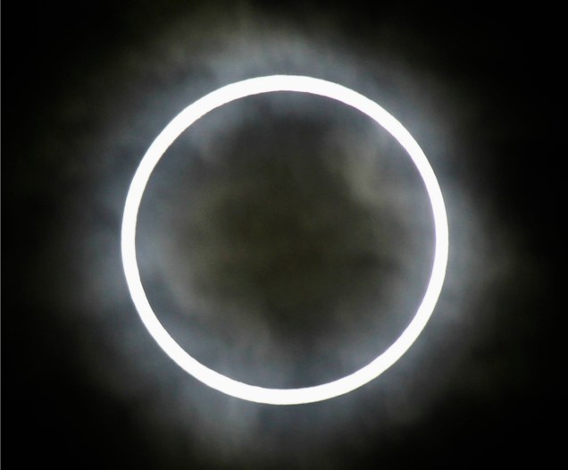 <p>Destaque para o eclipse que transformou o Sol, temporariamente, em um anel de fogo. O evento só poderá ser visto, entre os dias 20 e 21, no Hemisfério Norte</p>