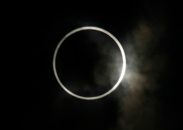 <p>O eclipse anelar transformou o Sol, por alguns instantes, em um anel de fogo</p>