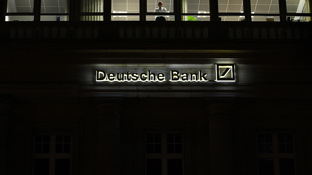 O Deutsche Bank tem um total de 1,75 bilhão de euros em títulos CoCo que estão sendo negociados abaixo de 75 centavos de euro, seu menor nível, uma queda de 19% somente neste ano