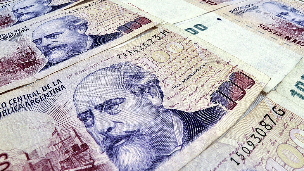 Cédulas de 100 pesos argentinos