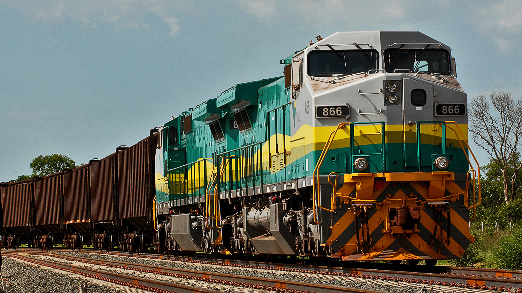 Trem na Ferrovia Norte-Sul