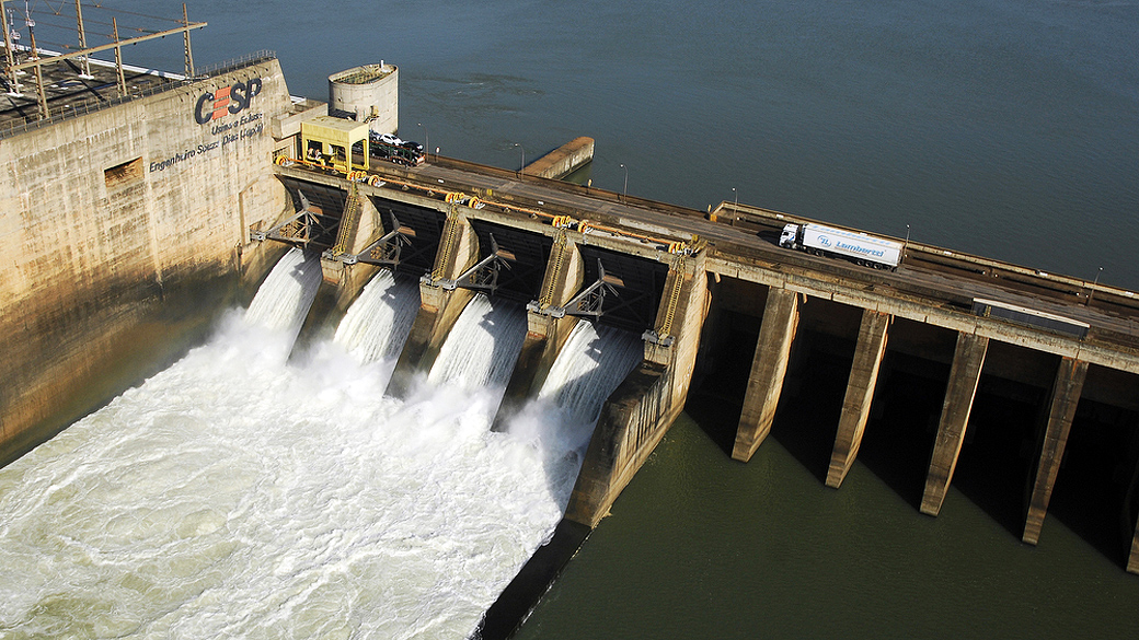 Usina hidrelétrica de Jupiá na divisa dos estados de São Paulo e Mato Grosso do Sul