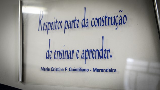 Escola Municipal Francisco Alvares Florence, em Novo Horizonte (SP), tem frases escritas por professores e funcionários espalhadas pela unidade