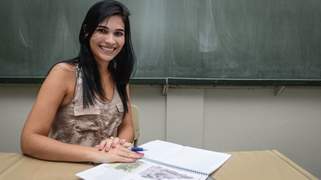 Caroline Carvalho, de 24 anos, professora de Novo Horizonte (SP) : "Professores mais experientes me mostram que eu dominava o conteúdo, mas precisava preparar melhor as aulas"