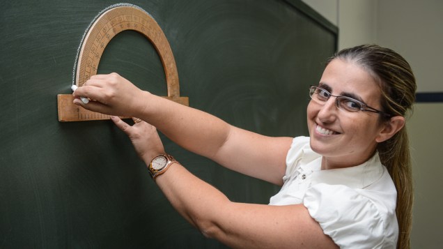 Adriana Zanluqui, de 32 anos, professora de matemática da escola Francisco Alvares Florence, de Novo Horizonte (SP): "Aqui todo mundo é cobrado"