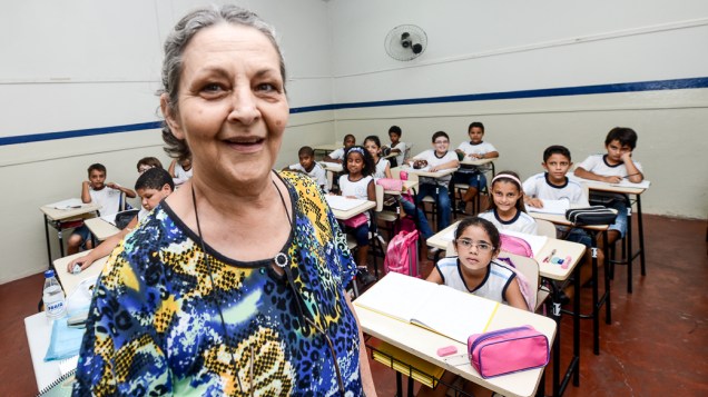 Professora Maria Carrera, de 61 anos, da Escola Municipal Hebe de Almeida Leite Cardoso, em Novo Horizonte (SP): "Trabalho feliz"