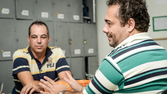 Professores Ademir Almagro (à esquerda) e Valmir Valiani, da rede municipal de Novo Horizonte (SP): "Alunos passam por recuperação"