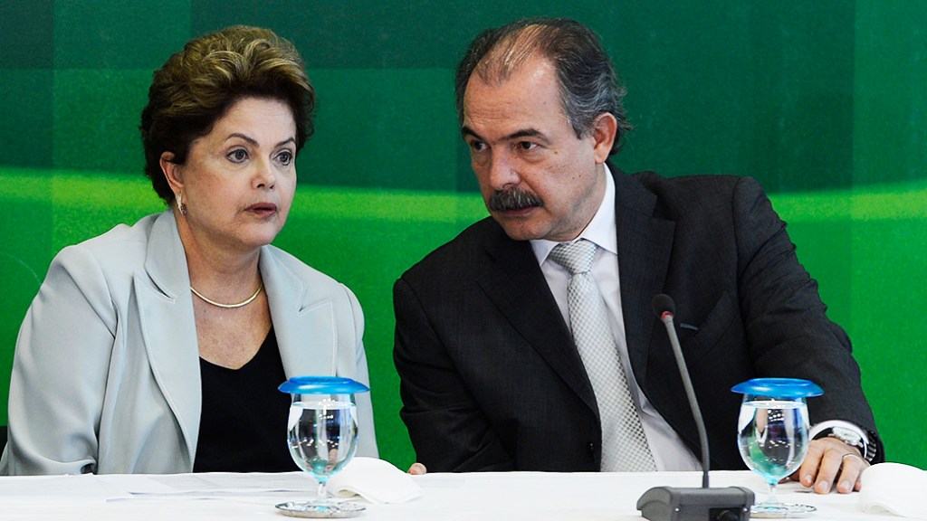 Presidente Dilma Rousseff e o Ministro da Casa Civil Aloizio Mercadante durante o lançamento da segunda etapa do programa Ciência sem Fronteiras