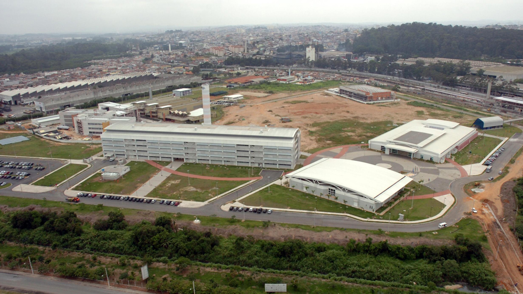 A Escola de Artes, Ciência e Humanidades (EACH), conhecida como USP Leste: surto de piolho e solo contaminado