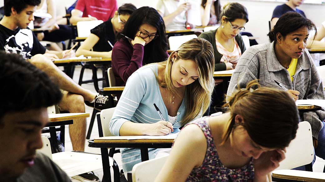 Estudantes realizam a primeira fase do Vestibular da Universidade Estadual de Campinas (Unicamp)
