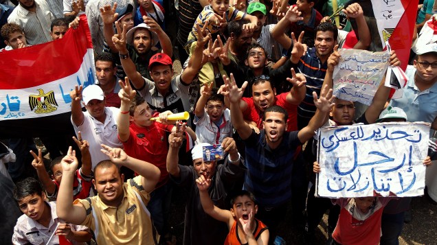 Seguidores de Mohamed Mursi comemoram sua vitória no Egito