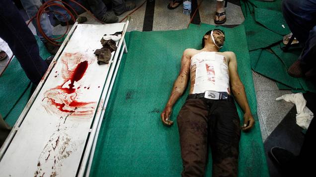 Necrotério recebe corpo de partidário de Mursi morto em confronto com soldados