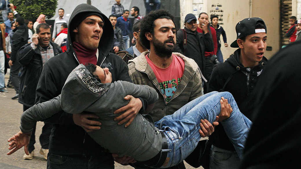 Manifestações no Egito deixam mortos e feridos, neste domingo (25)
