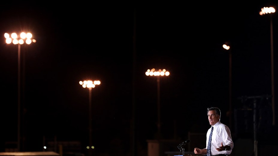 Mitt Romney durante comício em Defiance, Ohio
