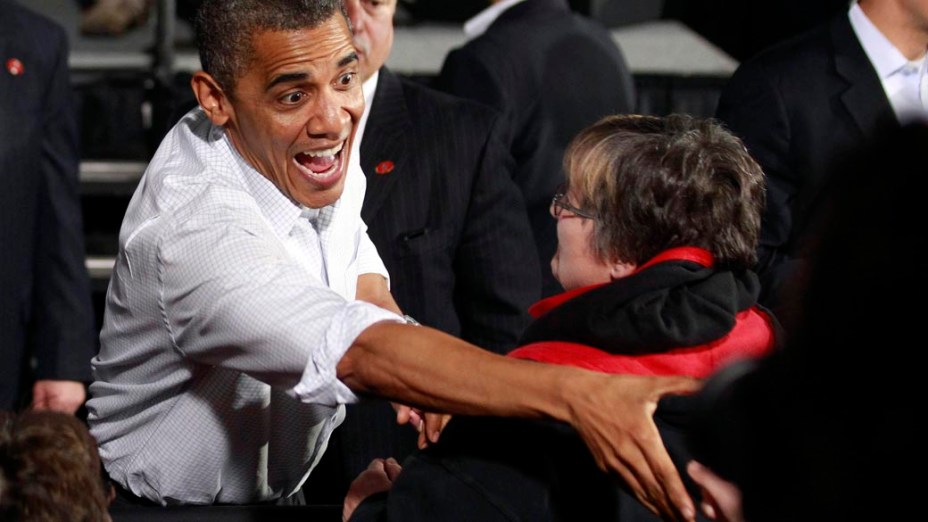 Barack Obama cumprimenta eleitores em Ohio