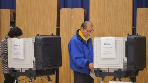 Eleitores votam em Silver Spring, Maryland