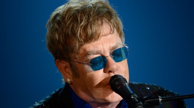 Elton John durante show no Grammy Awards 2013