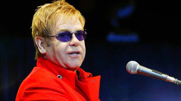 Elton John se apresenta em Shangai, 2004