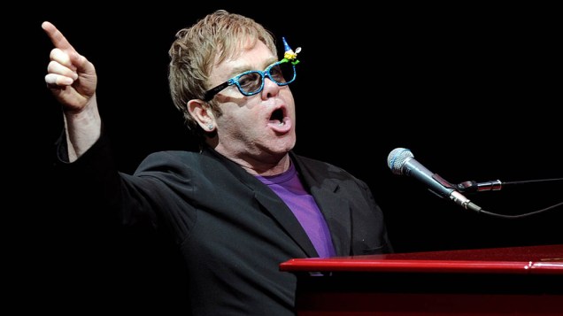 Elton John se apresenta em Los Angeles, em 2011