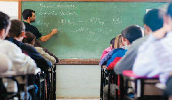 No Brasil, professor tem renda abaixo da renda média dos demais cidadãos
