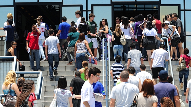 Alunos se preparam para fazer o Enem 2010 em São José dos Campos, interior de São Paulo (6/10/2010)