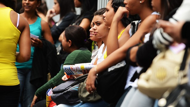 Estudantes aguardam o início da prova do Exame Nacional do Ensino Medio (ENEM) na faculdade Uninove, em São Paulo