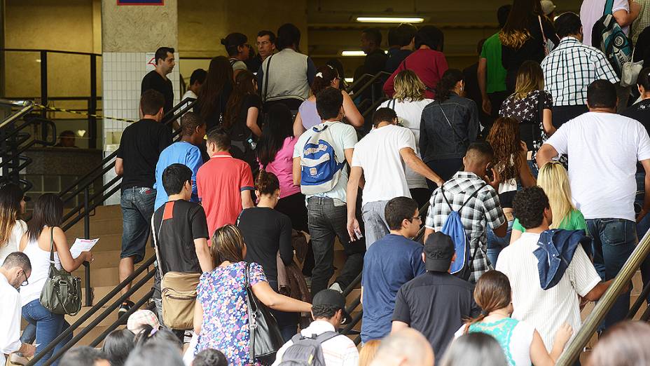 Entrada de estudantes nos últimos instantes antes do fechamento dos portões do Enem na Uninove, em São Paulo