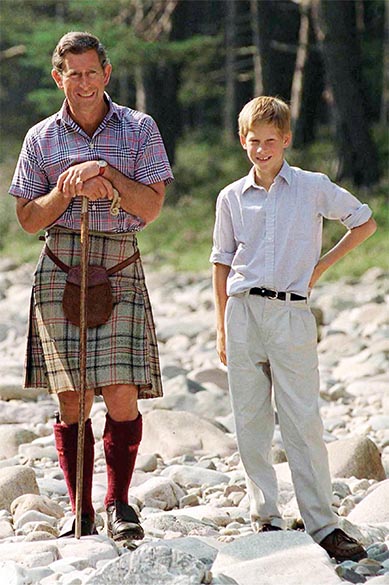 Principe Harry com seu pai principe Charles em 12/08/1997