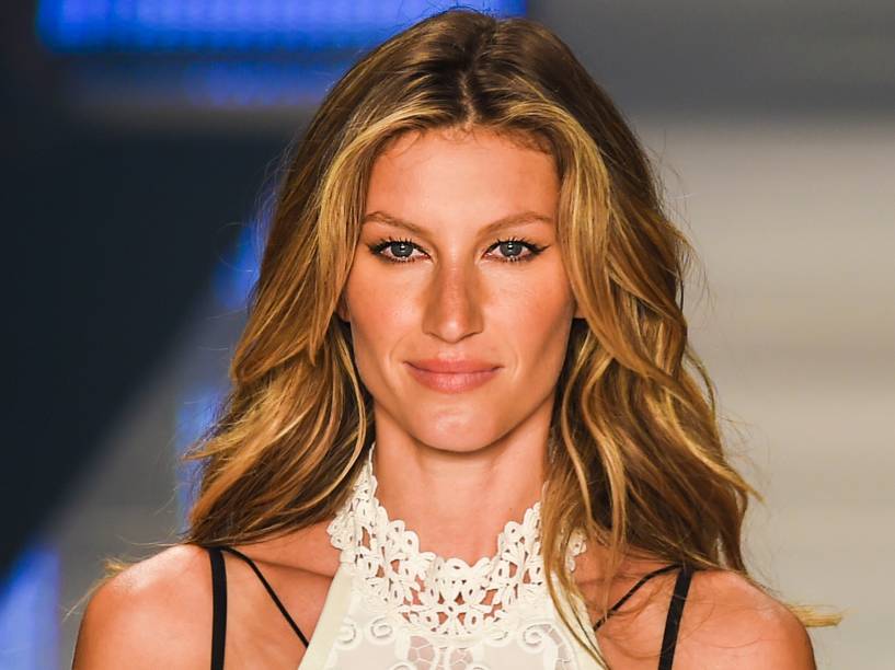 SPFW: Gisele Bündchen chora em seu último desfile | VEJA