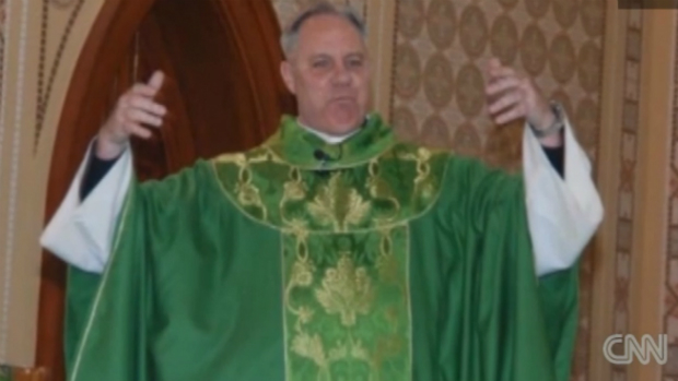 O padre católico Eric Freed