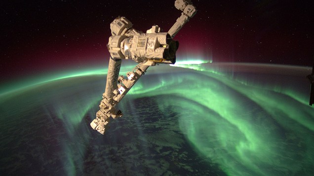<p>Expedição da Estação Espacial Internacional registra aurora austral, também conhecida como luzes do Sul, a mais de 380 km da Terra</p>