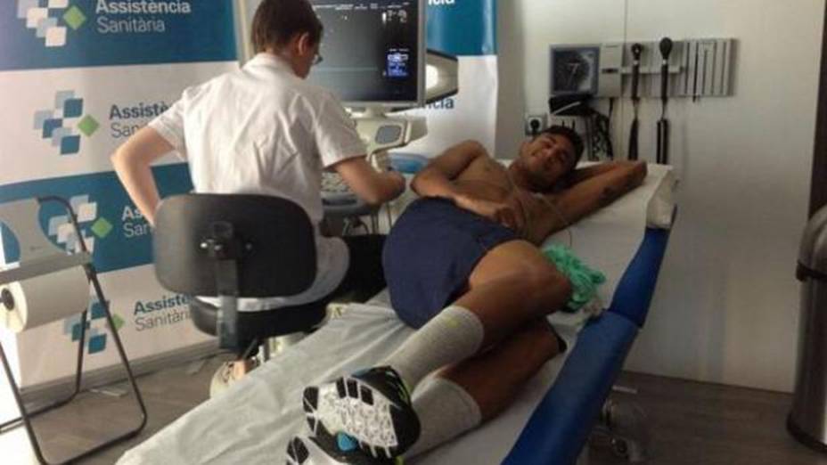 Neymar faz exames médicos antes de sua apresentação como jogador do Barcelona, na Espanha