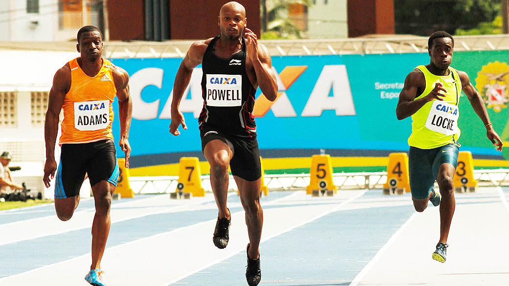 O jamaicano Asafa Powell vence a prova dos 100 metros rasos do 30º Grande Prêmio Caixa de Atletismo, em Belém