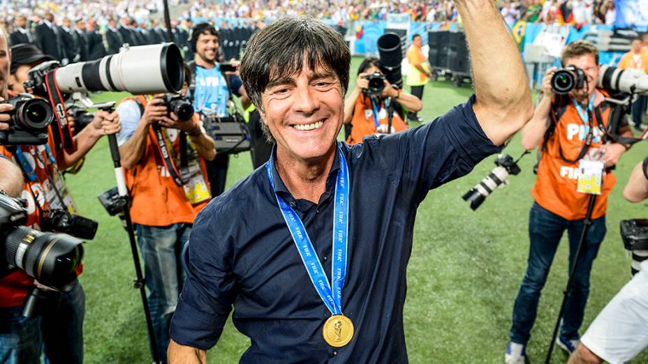 O técnico Joachim Löw, da Alemanha, comemora o título da Copa do Mundo