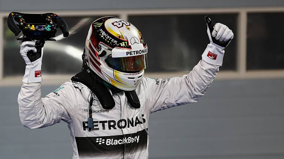 Lewis Hamilton, da Mercedes comemora a vitória no Grande Prêmio do Bahrein de Fómula 1, a terceira etapa da temporada 2014