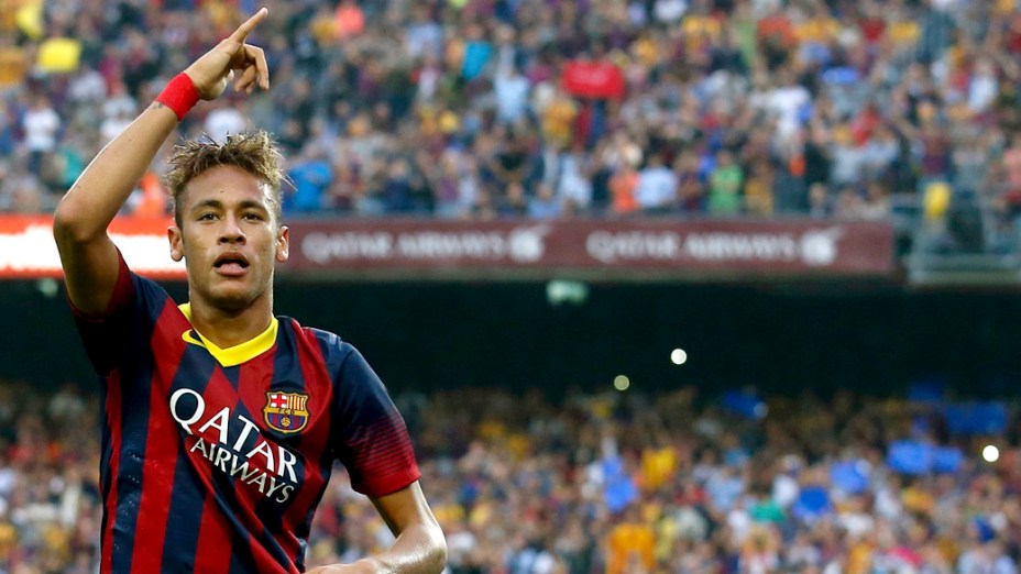 Neymar comemora gol após marcar contra o Real Madri, pelo campeonato espanhol no estádio Camp Nou, em Barcelona