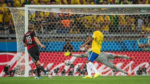 Toni Kroos marca o terceiro gol da Alemanha contra o Brasil no Mineirão, em Belo Horizonte