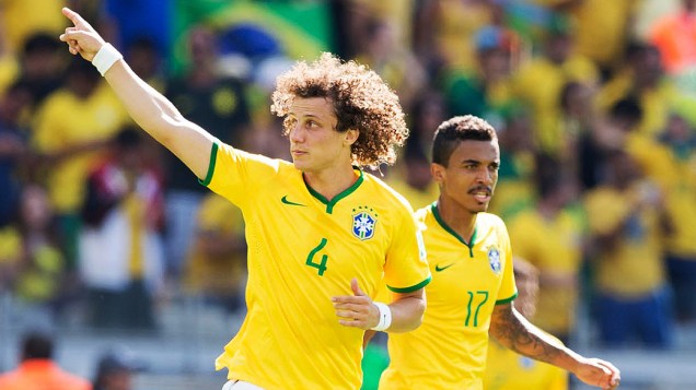 David Luiz comemora gol do Brasil contra o Chile no Mineirão, em Belo Horizonte