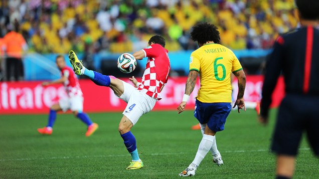 Jogador da Croácia em lance no jogo contra o Brasil no Itaquerão, em São Paulo