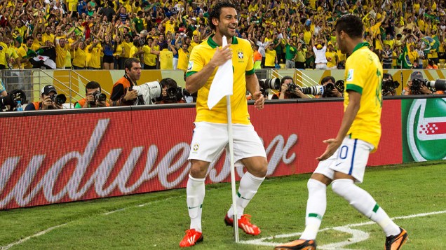 Fred comemora terceiro gol do Brasil no estádio Maracanã durante final da Copa das Confederações entre Brasil e Espanha, no Rio de Janeiro
